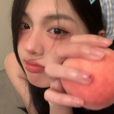 茜色少女